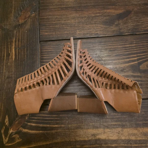 Brown Strappy Heals - Picture 2 of 6